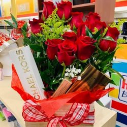 Reyna’s Decorating and Flowers