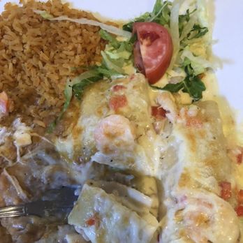 Las Brisas Restaurant - Shrimp enchiladas with garlic cream sauce. Flavorful and lots of chopped shrimp chunks inside. - Mexican Near Me - Apple Valley, California Las Brisas Restaurant - Shrimp enchiladas with garlic cream sauce. Flavorful and lots of chopped shrimp chunks inside. - Mexican Near Me - Apple Valley, California