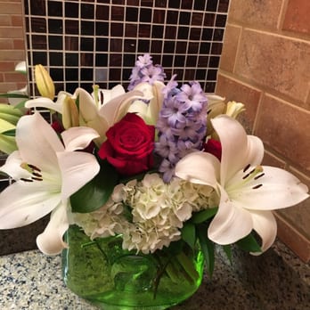 Bodean Seafood Restaurant - beautiful flowers in the restroom! - Seafood Near Me - Tulsa, Oklahoma