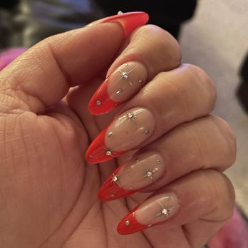 Modern Nails Lounge Spa - Elevated French - Nail Salons Near Me - Austin, Texas