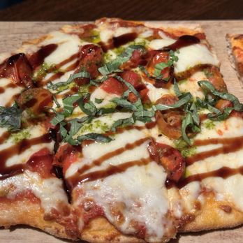 Puttshack - Philadelphia - Margherita flatbread - Mini Golf Near Me - Philadelphia, Pennsylvania Puttshack - Philadelphia - Margherita flatbread - Mini Golf Near Me - Philadelphia, Pennsylvania