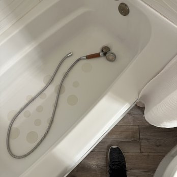 TierOne Movers - Broken shower head - Movers Near Me - Irvine, California TierOne Movers - Broken shower head - Movers Near Me - Irvine, California