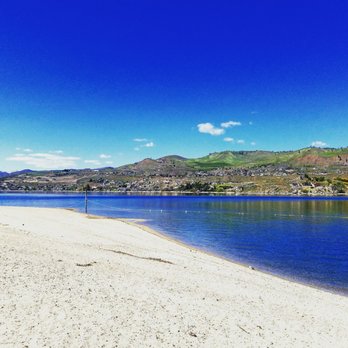 Lakeside Park - View from the right end of the park. - Parks Near Me - Chelan, Washington Lakeside Park - View from the right end of the park. - Parks Near Me - Chelan, Washington