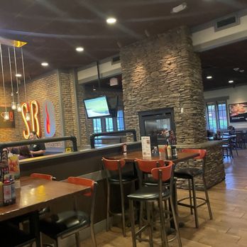 Smokey Bones Ronkonkoma - American Near Me - Ronkonkoma, New York
