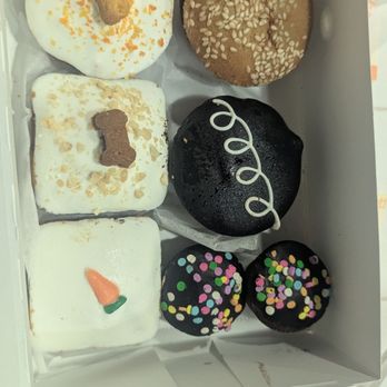 The Dog Bakery - Half a dozen treats - Pet Stores Near Me - Pasadena, California