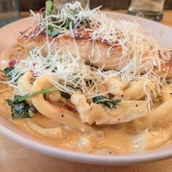Creamy salmon pasta