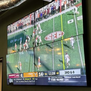 Dovini Italian Bar & Grill - TV's everywhere so you can watch your favorite sporty ball game. - Italian Near Me - Bridgeport, Texas Dovini Italian Bar & Grill - TV's everywhere so you can watch your favorite sporty ball game. - Italian Near Me - Bridgeport, Texas