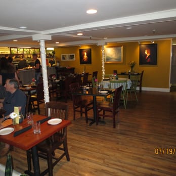 Fresh & Co - dining room - New American Near Me - Camden, Maine