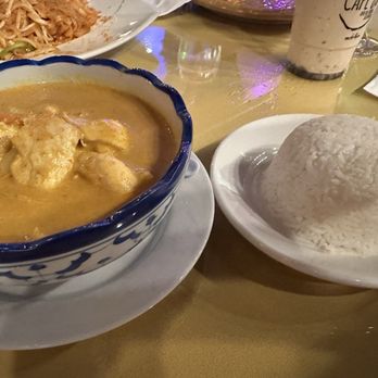Elephant Thai Cuisine - Yellow curry with chicken - Thai Near Me - Vallejo, California Elephant Thai Cuisine - Yellow curry with chicken - Thai Near Me - Vallejo, California