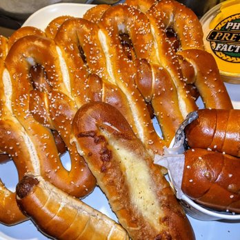 Philly Pretzel Factory - Love the pretzels here! The mini dogs are good also, but they're not so mini! Haha - Pretzels Near Me - Franklin Square, New York