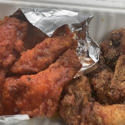 Wing's Town - 10 Buffalo Wings, 2 Side Order