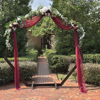 Parador - Septagonal arch for ceremony in garden - Venues & Event Spaces Near Me - Houston, Texas