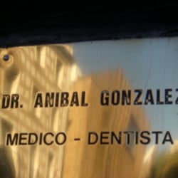 Clínica Dental Aníbal González