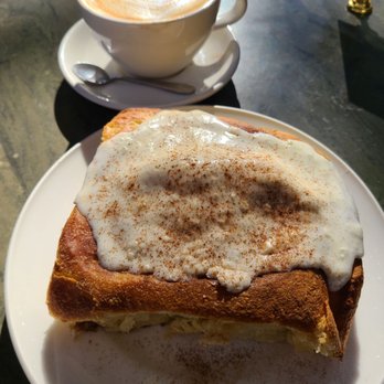 Fellows Cafe - Holiday Spice Latte and Cinnamon Roll - Breakfast & Brunch Near Me - Roswell, Georgia
