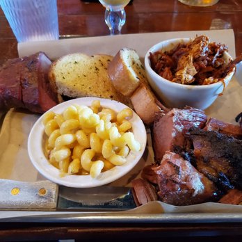 Bubba's SmokeHouse & Spirits - 3 meat combo (tri-tip, smoked brisket, and pulled pork) with Mac N Cheese for a side - Barbeque Near Me - Paso Robles, California