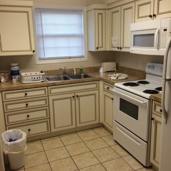Shore Stay Suites - Kitchen - Hotels Near Me - Cape Charles, Virginia