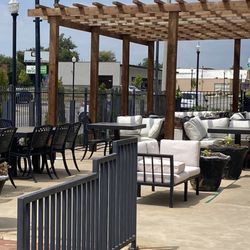 Florence's Restaurant - Outdoor patio area
