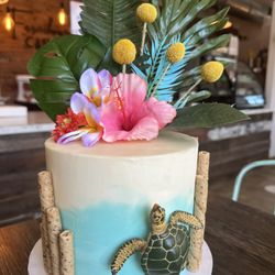 Farmhouse Sweets Cafe & Bakery - 6 inch luau cake