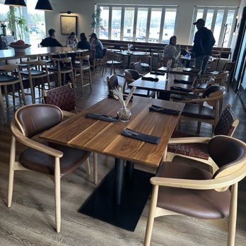 The Crimson - Dining room - Hotels Near Me - Jasper, Alberta