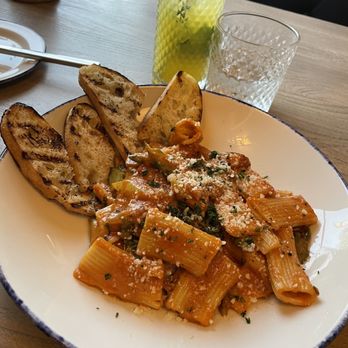 Junior Restaurant  - Rigatoni pasta all's vodka - Lounges Near Me - Roseville, California
