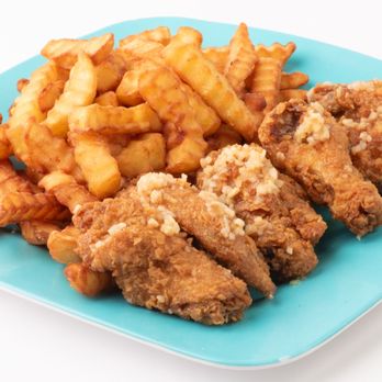 Howard's Kitchen Mia - Our 8 piece Garlic Parmesan wings and fries - Food Trucks Near Me - Miramar, Florida Howard's Kitchen Mia - Our 8 piece Garlic Parmesan wings and fries - Food Trucks Near Me - Miramar, Florida
