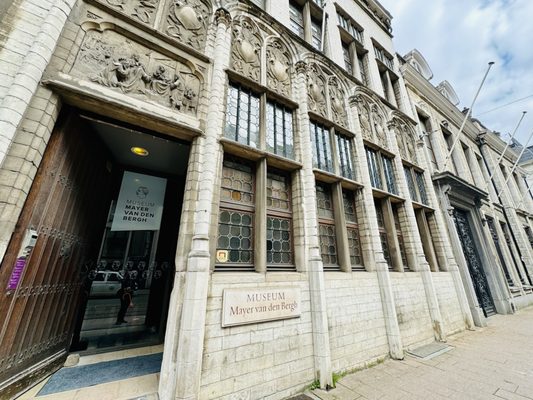 Museum Mayer van den Bergh by null