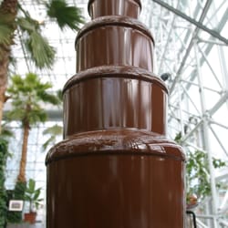 Chicago Chocolate Fountain - Our large fountain delivers a tower of chocolate!