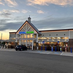 Royal Farms - Building