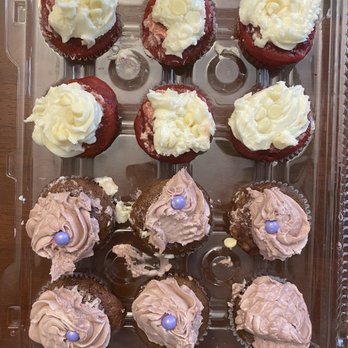 Moneta Moments - I DROPPED THESE they were DELICIOUS still!!! Red velvet and blueberry - Desserts Near Me - Windsor, Connecticut