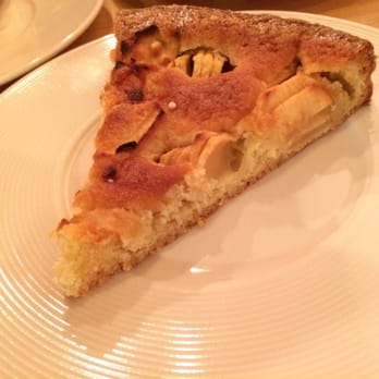 El Bistró del Teatro - Tarta del día - Apple tart. Not too sweet, very soft with cinnamon that does not overwhelm. - Breakfast & Brunch Near Me - Madrid, M