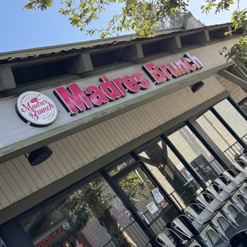Madres Brunch - Outside - Coffee & Tea Near Me - Rancho Cucamonga, California