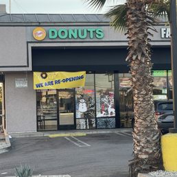 Super convenient, lots of parking. Taking the bus? You got time to run in and grab a doughnut. Super convenient, lots of parking. Taking the bus? You got time to run in and grab a doughnut.