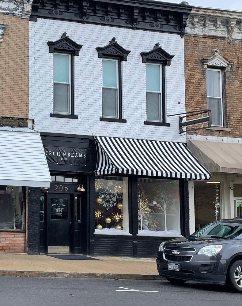 BIRCH & BEAMS Updated May 2024 206 E Center St, Le Roy, Illinois