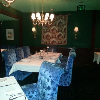 Pacific Dining Car - Empty dining room, Saturday night - Pacific Dining Car - Steakhouses Near Me - Los Angeles, California Pacific Dining Car - Empty dining room, Saturday night - Pacific Dining Car - Steakhouses Near Me - Los Angeles, California