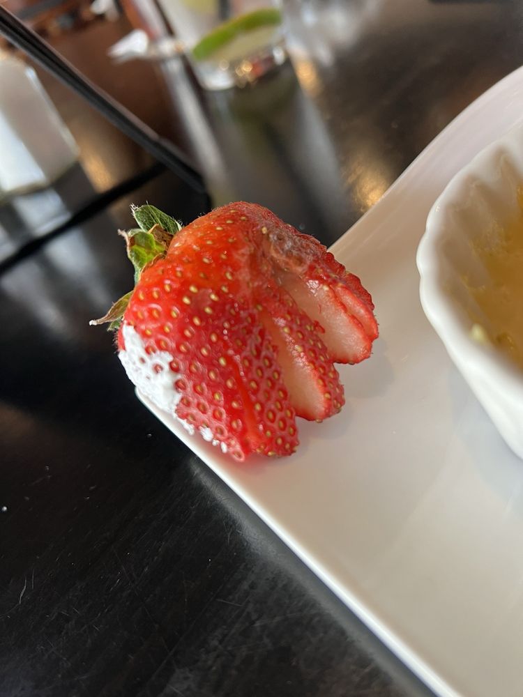 12 West Bar and Grill Logo