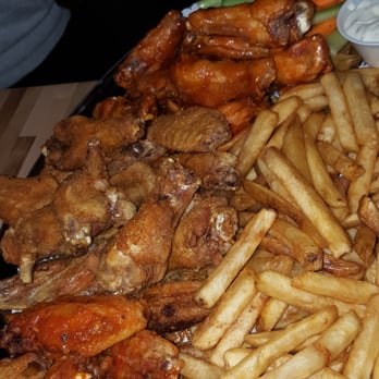 The Corner Bank - Wing platter - Pool Halls Near Me - Toronto, Ontario