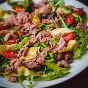 Rifugio Romano - Salad with rocket, tuna, artichoke tomatoes and olives - Pizza Near Me - Rome, RM Rifugio Romano - Salad with rocket, tuna, artichoke tomatoes and olives - Pizza Near Me - Rome, RM