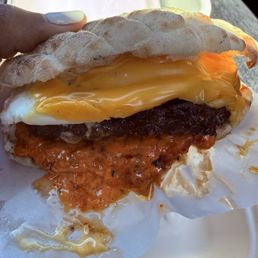 BREAKFAST SENDVIC with seasoned beef