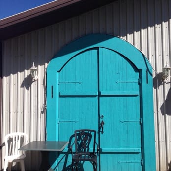 Small Talk Vineyards - Wineries Near Me - Niagara On the Lake, Ontario Small Talk Vineyards - Wineries Near Me - Niagara On the Lake, Ontario