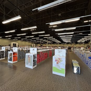 DSW Designer Shoe Warehouse - Warehouse - Shoe Stores Near Me - Lakewood, Colorado DSW Designer Shoe Warehouse - Warehouse - Shoe Stores Near Me - Lakewood, Colorado