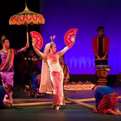 PASACAT Philippine Performing Arts Company - PASACAT in the dance Singkil.