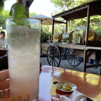 Chefs Garden - GROUNDKEEPER'S TONIC belvedere organics lemon + basil, basil honey syrup, lemon, chandon garden spritz - New American Near Me - Hamburg, New Jersey
