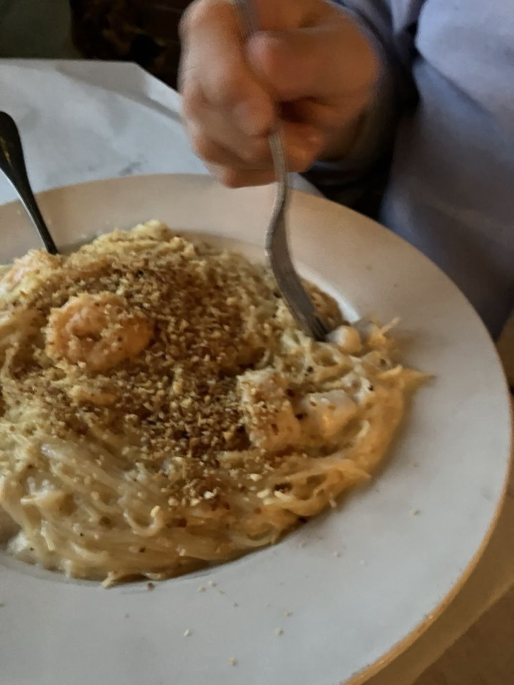 Social spots from DeNunzio's Italian Restaurant - Jeannette