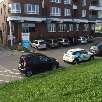 Seeterrassen - Der Blick vom Deich auf das Restaurant (Eingang links). - German Near Me - Cuxhaven, NI Seeterrassen - Der Blick vom Deich auf das Restaurant (Eingang links). - German Near Me - Cuxhaven, NI