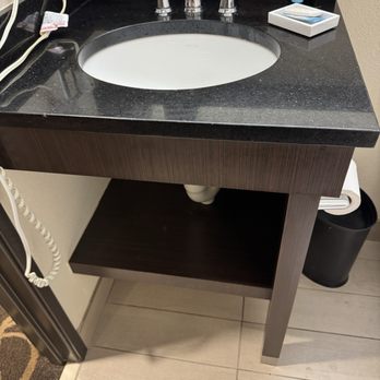 The Inn At Winstar - Small sink - Hotels Near Me - Thackerville, Oklahoma