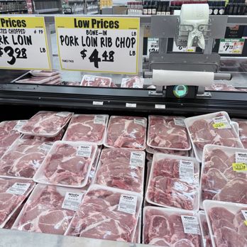 WinCo Foods - Fresh meat section with a good variety of cuts - Grocery Near Me - Orangevale, California WinCo Foods - Fresh meat section with a good variety of cuts - Grocery Near Me - Orangevale, California