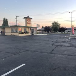 Sage N Sand Motel - Front office