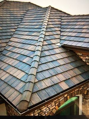 ISHXAN ISMAILOV Logo