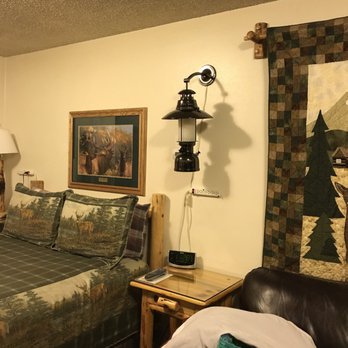 The Woodsman Country Lodge - Cute room! - Hotels Near Me - Crescent, Oregon The Woodsman Country Lodge - Cute room! - Hotels Near Me - Crescent, Oregon