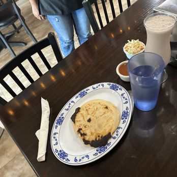 Restaurante Guatemalteco Ebenezer - pupusa Pupusa de Pollo y Queso - Latin American Near Me - San Francisco, California Restaurante Guatemalteco Ebenezer - pupusa Pupusa de Pollo y Queso - Latin American Near Me - San Francisco, California